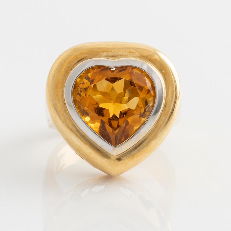 Ring, gold with heart-shaped citrine.