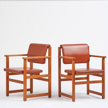 John Kandell, karmstolar, ett par, J. E. Blomqvist Möbelfabrik, Storvreta, för Tingshuset i Västervik, ca 1959.