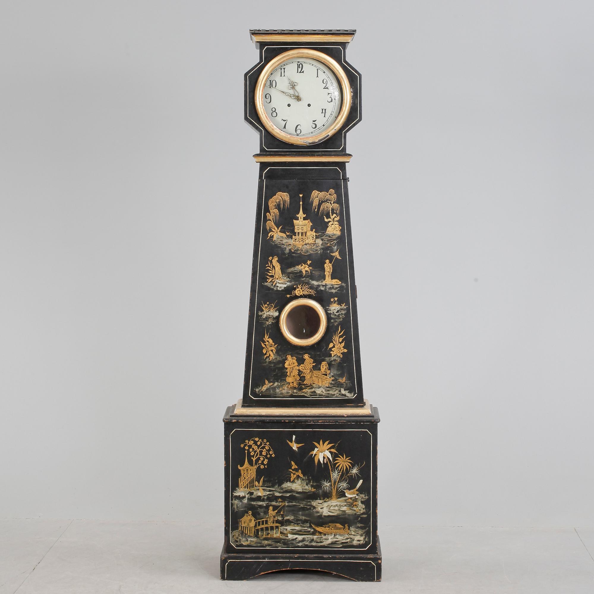 GOLVUR, med två lod samt pendel. 1800-talets första hälft.