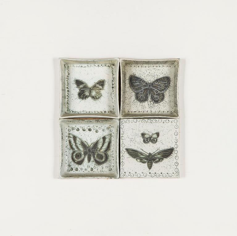 Rut Bryk, seinäreliefi, kivitavaraa, ei signeerattu.