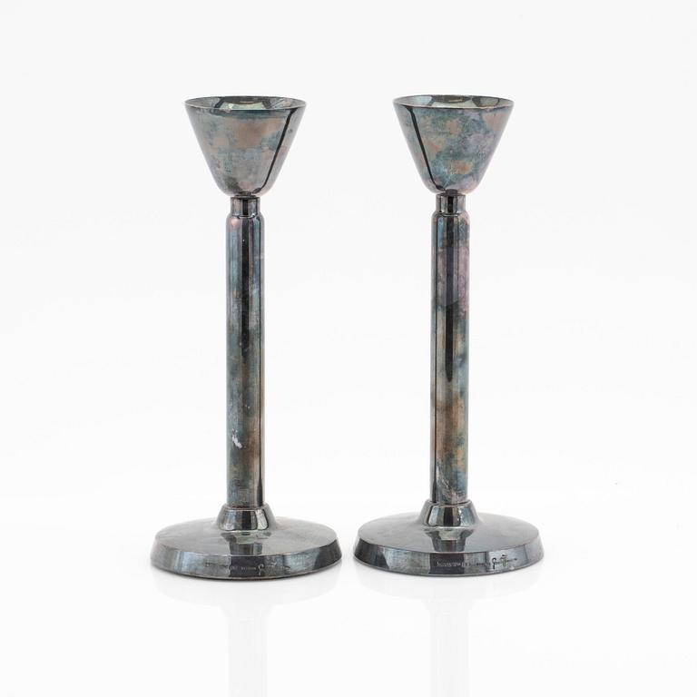 Gustaf Jansson, ljusstakar, ett par, sterlingsilver, C.G.Hallberg, Stockholm, 1960.