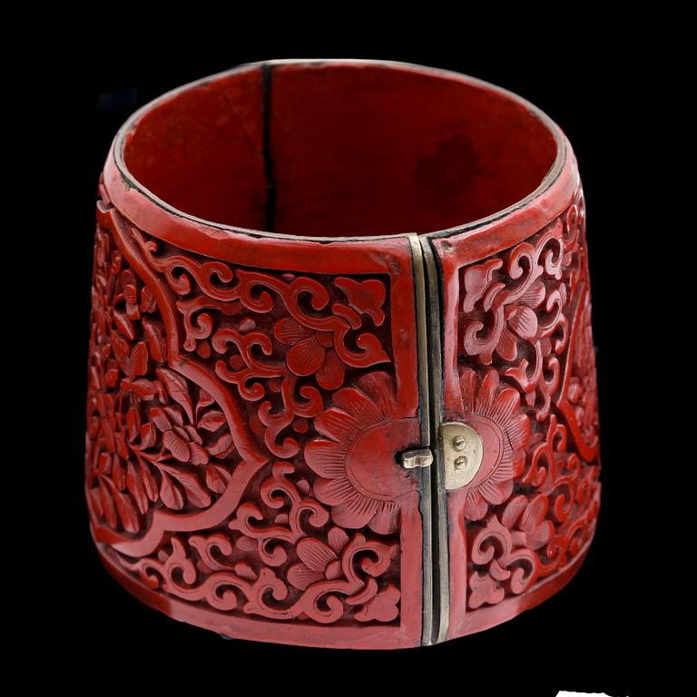 ARMRING, lackarbete och metall, Kina, 1900-tal.