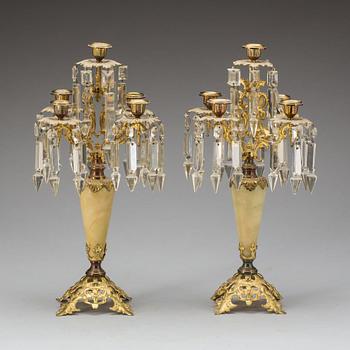 KANDELABRAR, ett par. Nyrokoko, 1800-talets slut.