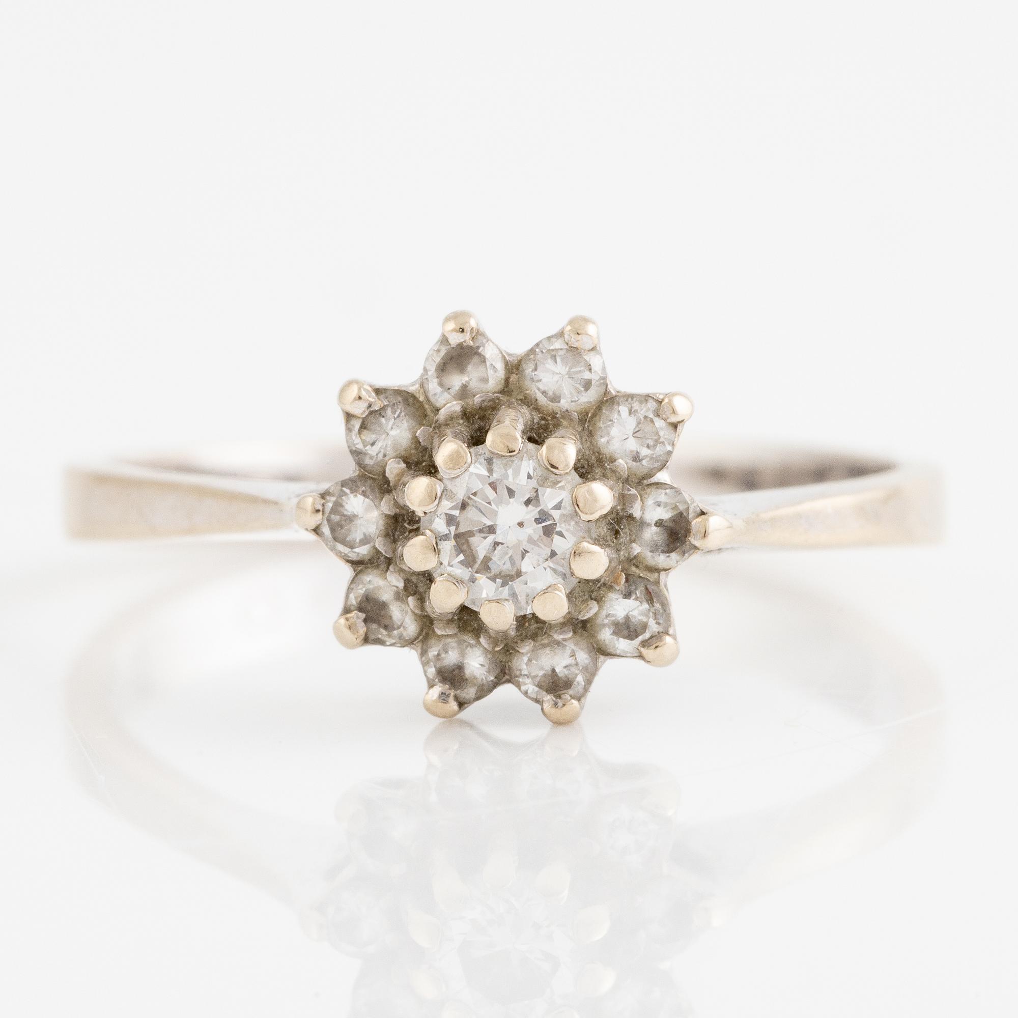 Ring, 18K vitguld med briljantslipade diamanter.