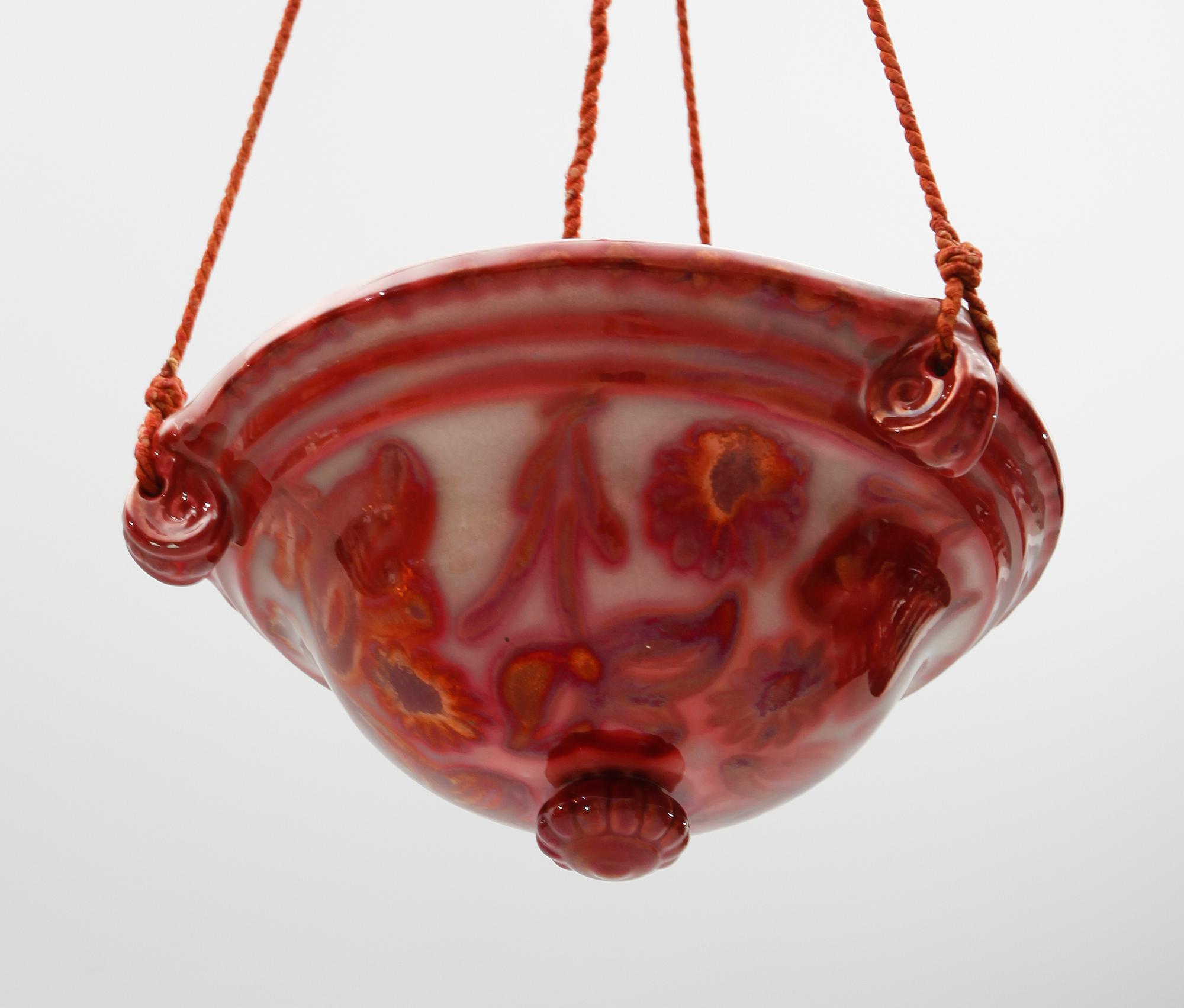 TAKAMPEL, porslin, Höganäs, 1900-talets första hälft. Höjd ca 70 cm.