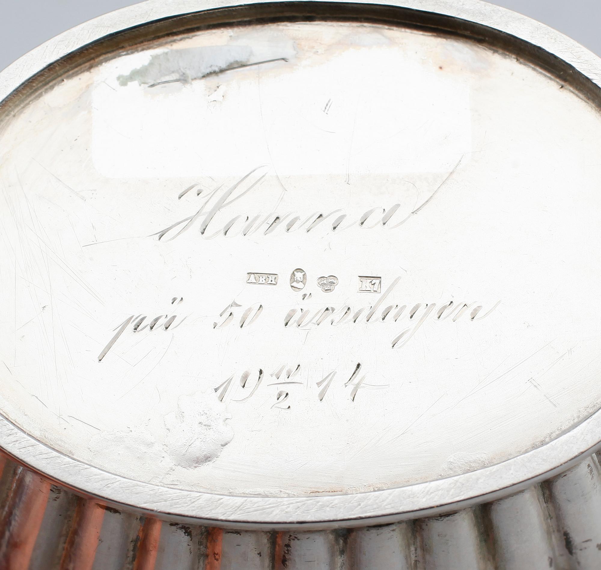 KAFFESERVIS, 3 snarlika delar, silver, Bernard Hertz, Stockholm 1912/13 samt AG Dufva, Stockholm 1916. Vikt ca 1139 gram.