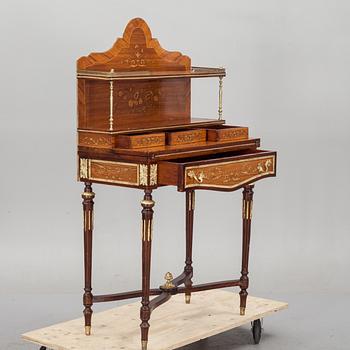 DAMSKRIVBORD, Louis XVI-stil, 1900-talets andra hälft.