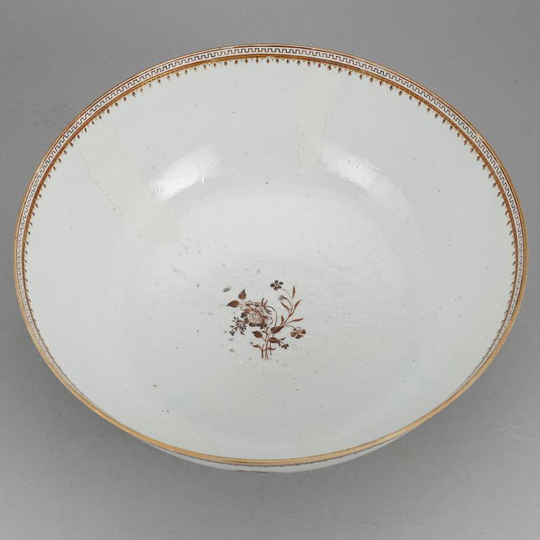 BÅLSKÅL, porslin. Kina, Qianlong (1736-1795).