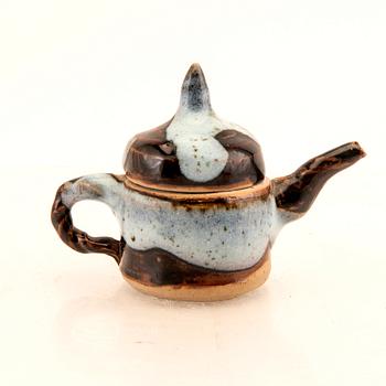 Gösta Grähs, a signed stoneware tea pot own workshop.