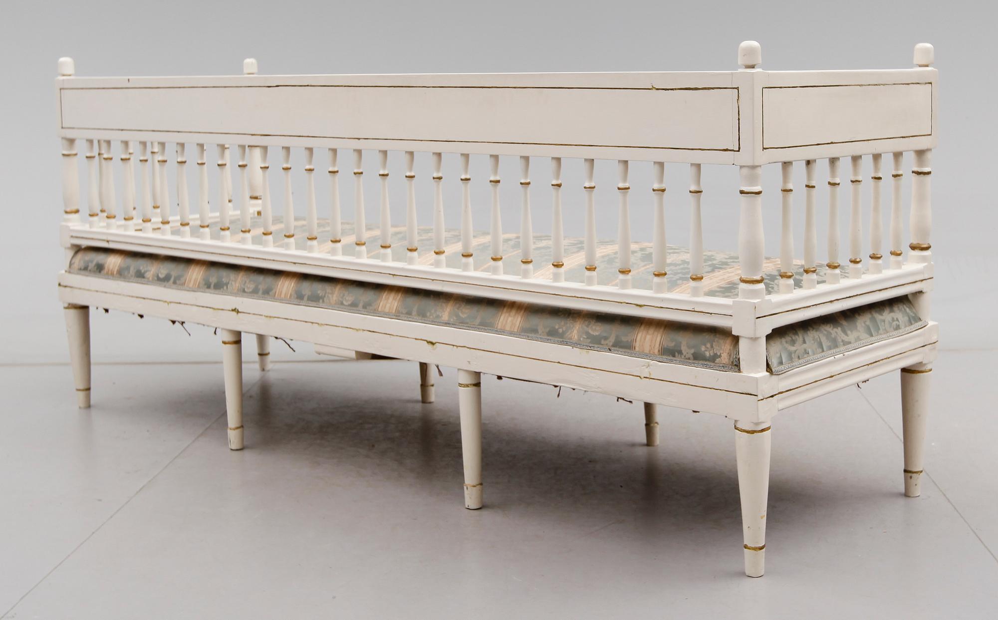 SOFFA, sengustaviansk, omkring år 1800.