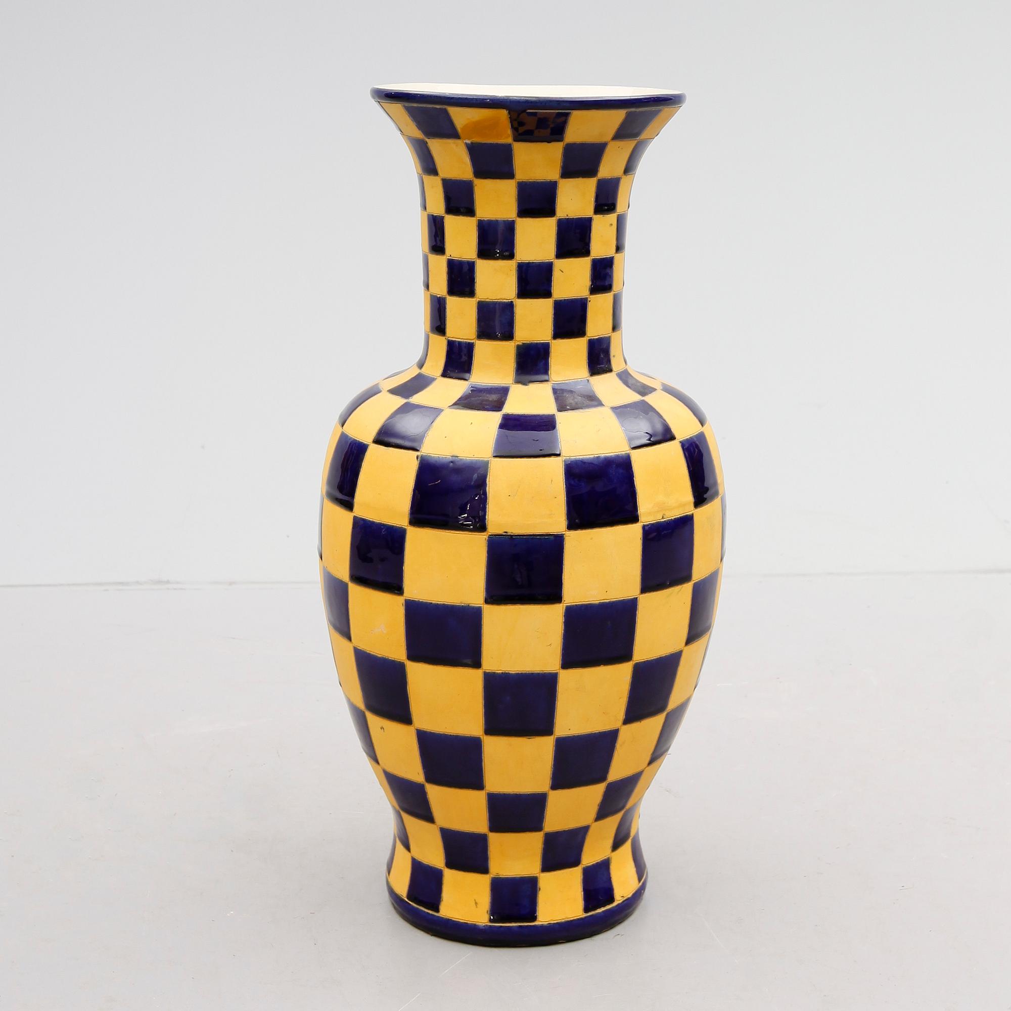 VAS, porslin, 1900-/2000-tal.