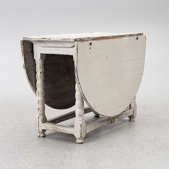 A drop-leaf table, 19th century.