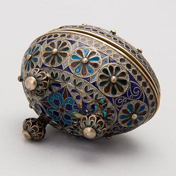 A RUSSIAN PLIQUE A JOUR ENAMEL EGG, silver, Russia ca 1900.