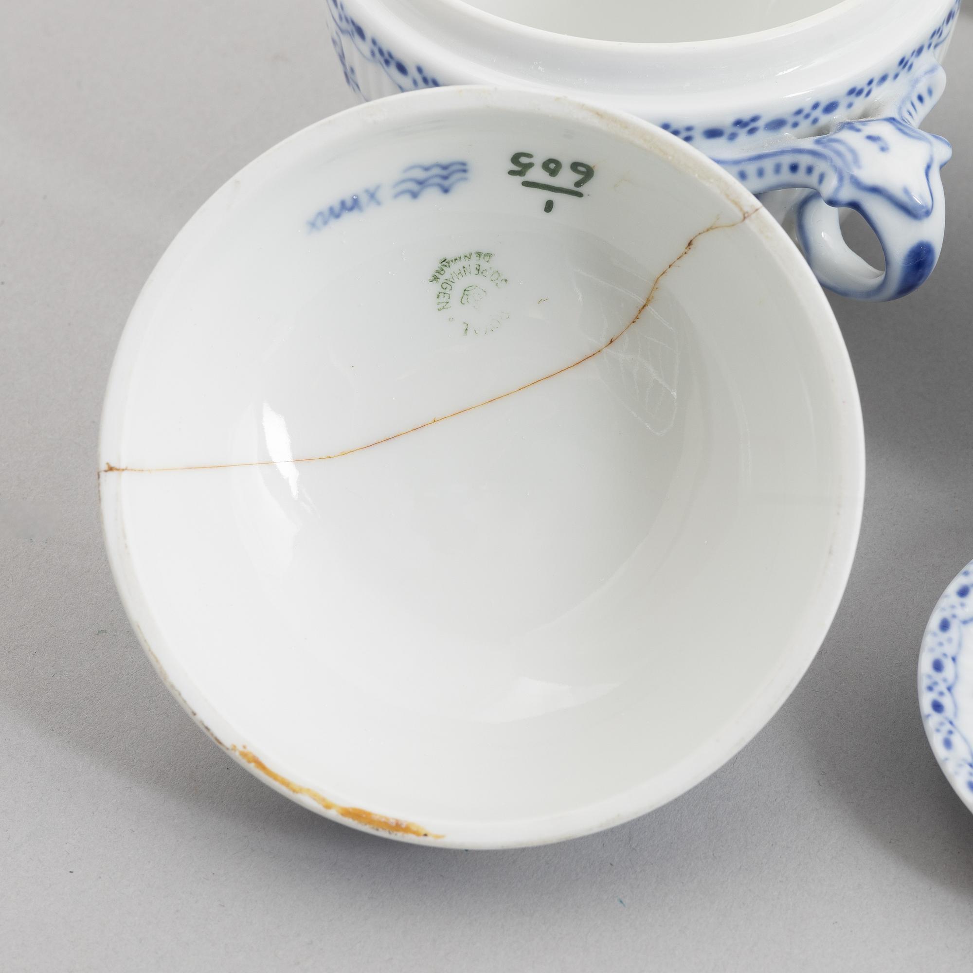 Matservis, 84 delar, porslin, "Musselmalet", Royal Copenhagen, Danmark.