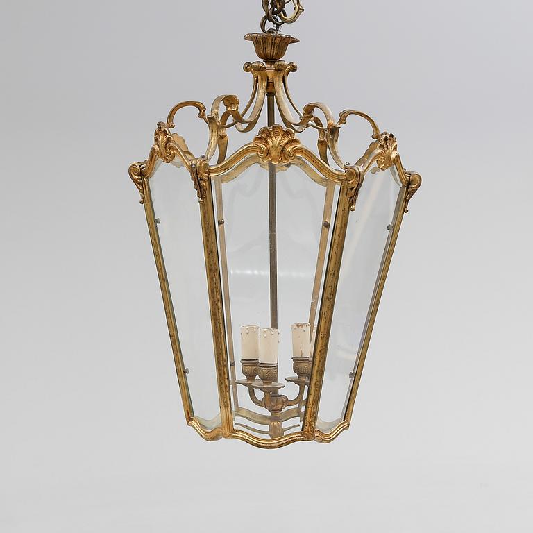 TAKLYKTA, rokokostil, 1900-talets första hälft. Höjd ca 55 cm.