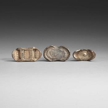 1346. MYNT/SILVERVIKTER, tre stycken, silver. Qing-dynastin, (1644-1912).