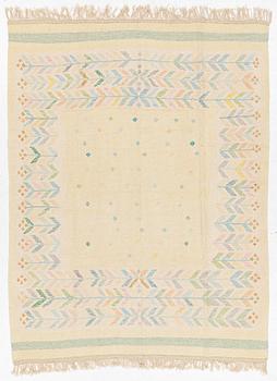 A Kelim carpet, c. 258 x 192 cm.