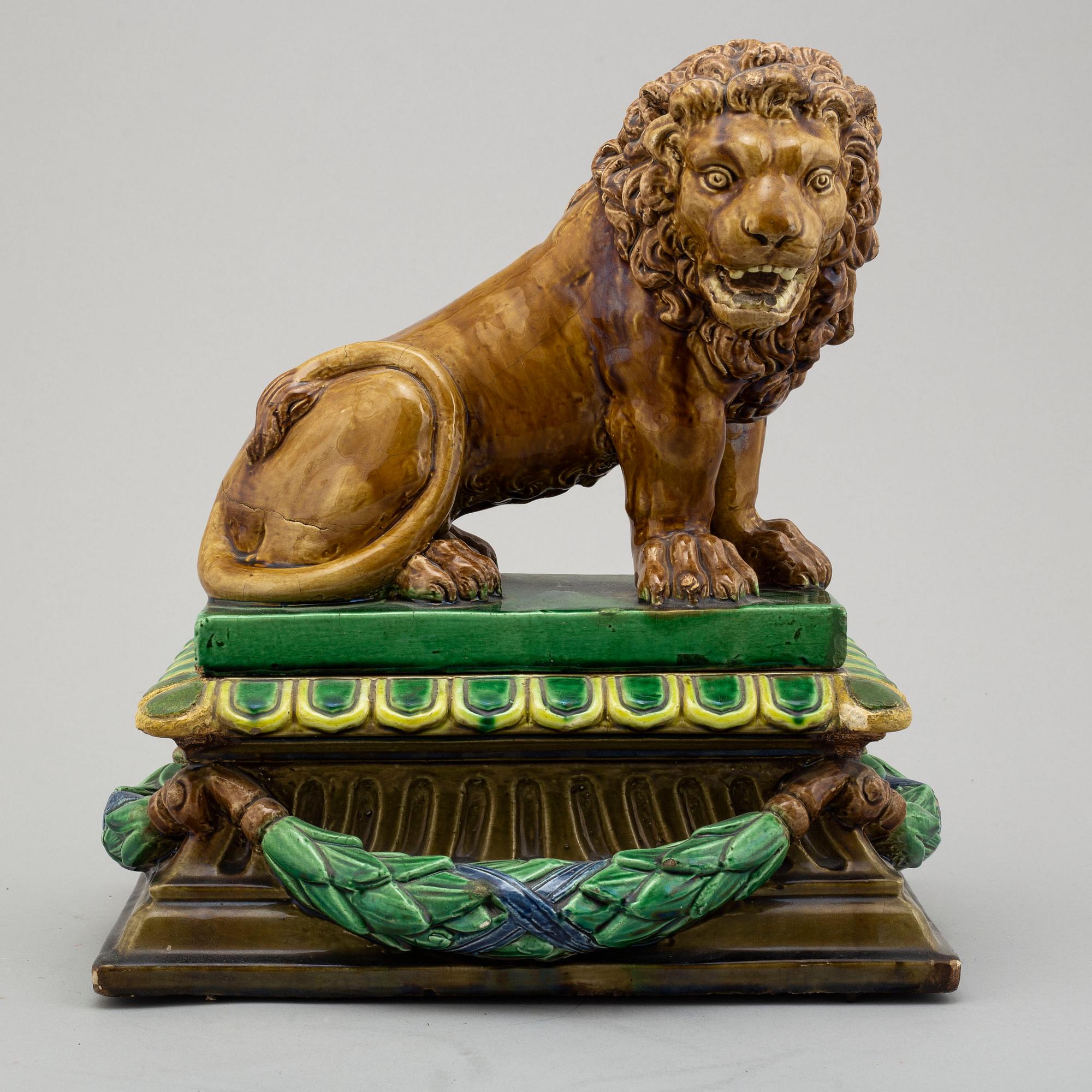 FIGURINE / SCULPTURE, majolica, 19th century.