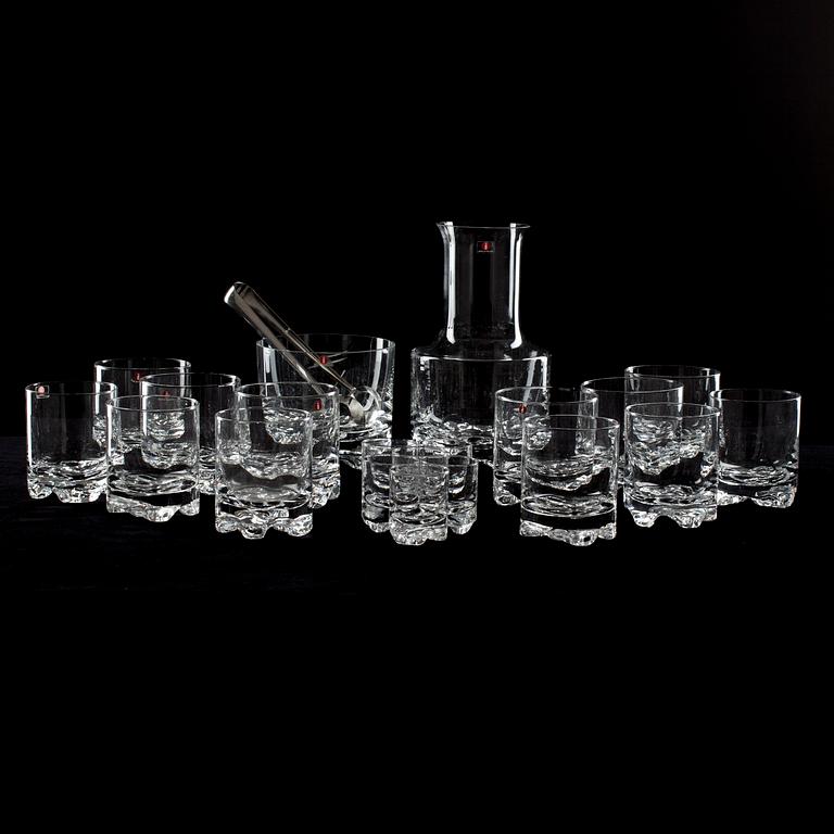 DRICKSGLAS, 18 st, KARAFF och ISHINK, "Gaissa", design Tapio Wirkkala, Iittala, 1900-talets slut.