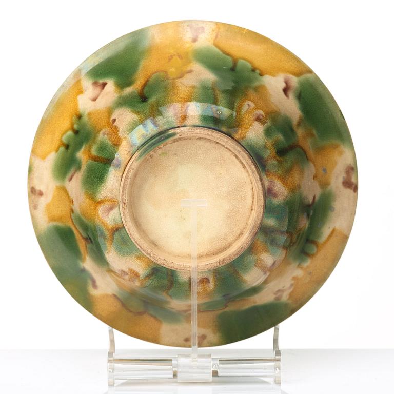 A egg and spinach bowl, Qing dynasty, Kangxi (1662-1722).