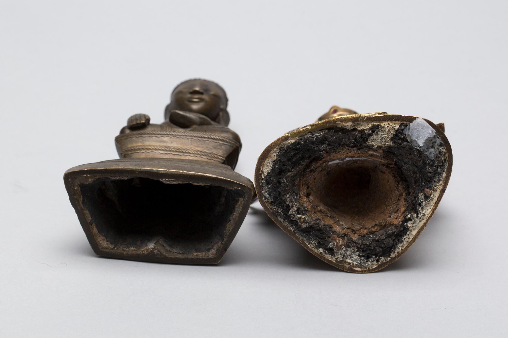 BUDDHASKULPTURER, 2 st. brons, Burma, 1800-tal.