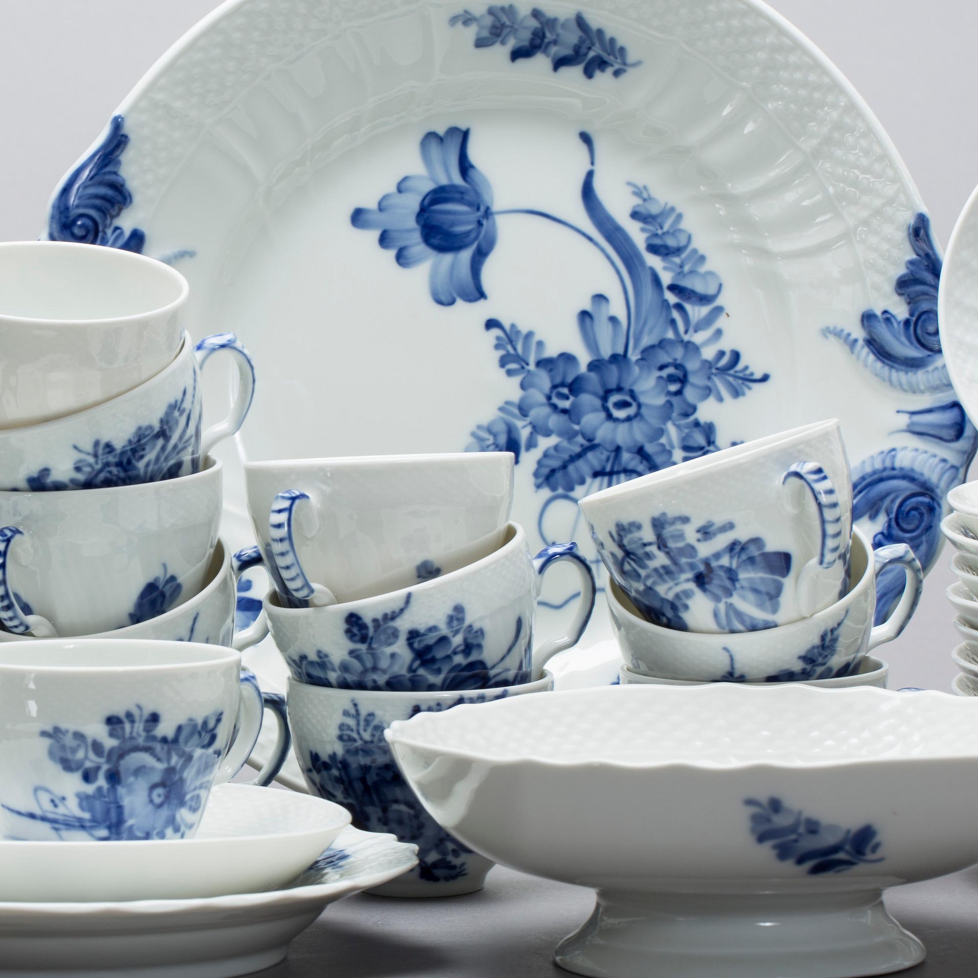 KAFFESERVIS, porslin, 29 delar, "Blå blomst", Royal Copenhagen.