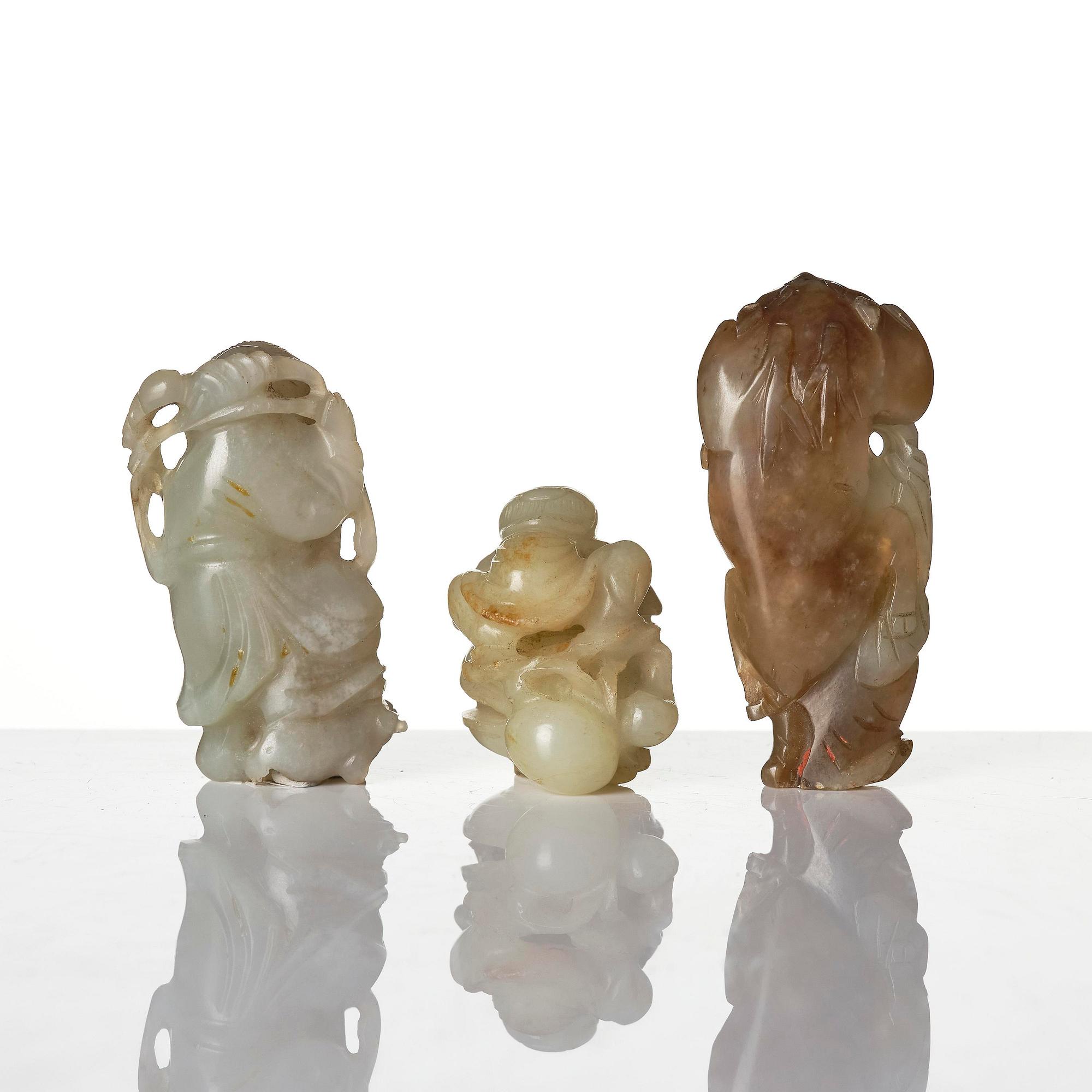 Figuriner, tre stycken, jade. Qingdynastin, 1800-tal.