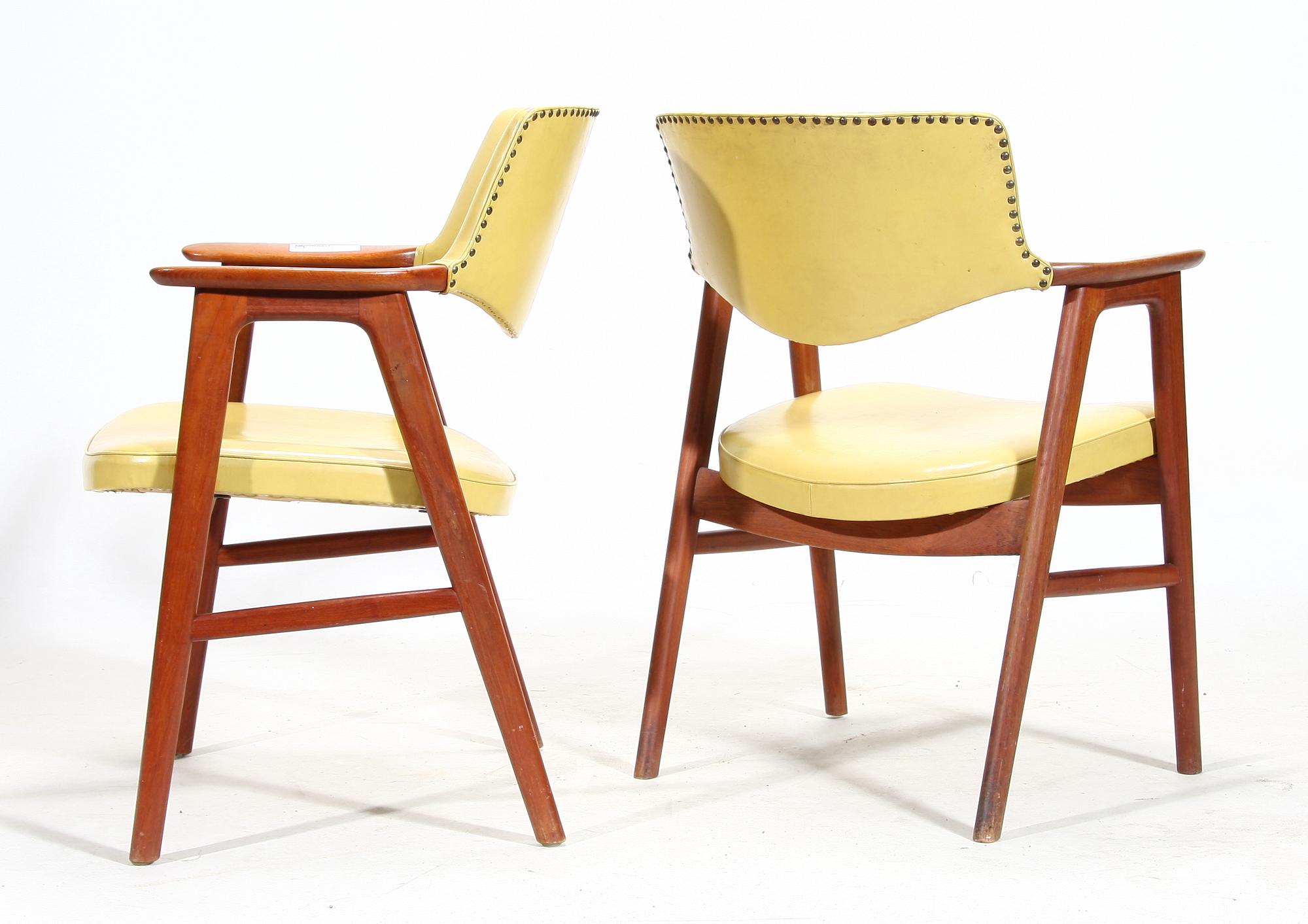 KARMSTOLAR, ett par, märkta Hoeng Stole, Erik Kirkegaard, 1960-tal.