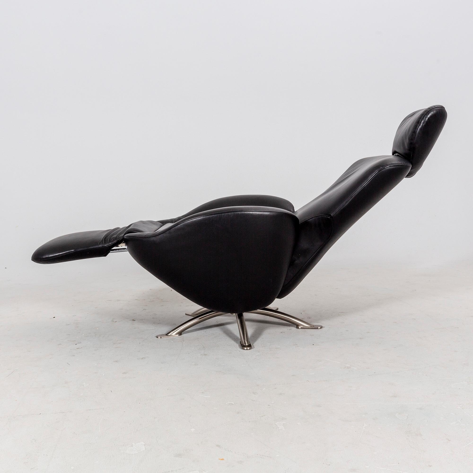 Toshiyuki Kita swivel armchair "Dodo K10" for Cassina 2000s.