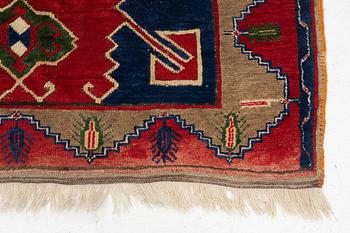 An antique Anatol rug, c. 170 x 134 cm.