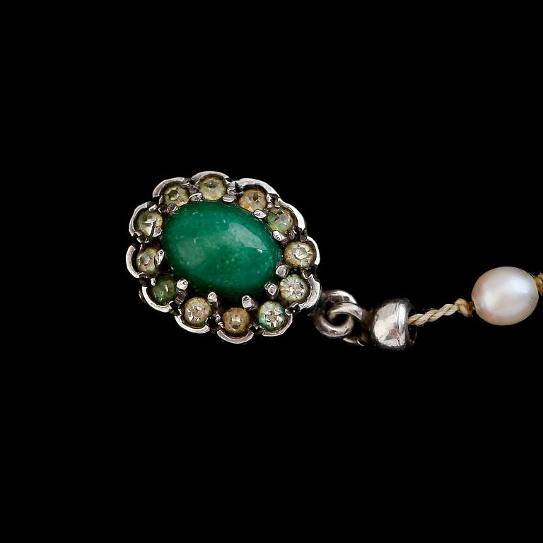 PÄRLCOLLIER, odlade doserade pärlor, silverlås.