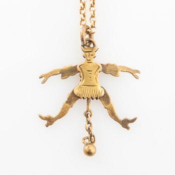 Halsband med kedja av 18K guld, hänge i form av en "sprattelgubbe" av 8K guld.
