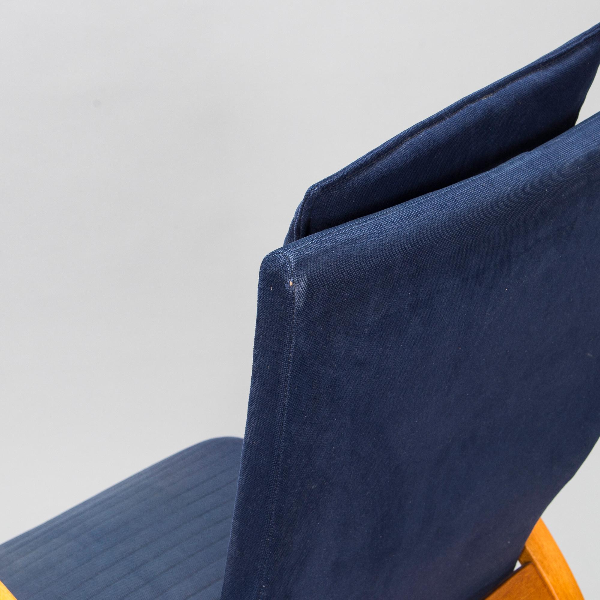 Markku Pakkanen, An armchair "Harlekiini" and an ottoman for Asko, late 20th century.