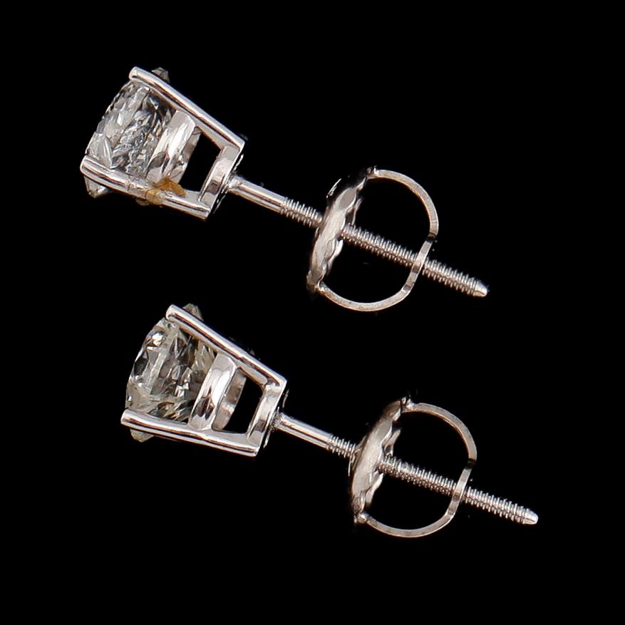 ÖRHÄNGEN, 1 par, 14 k vitguld, briljantslipade diamanter tot ca 1.00 ct.