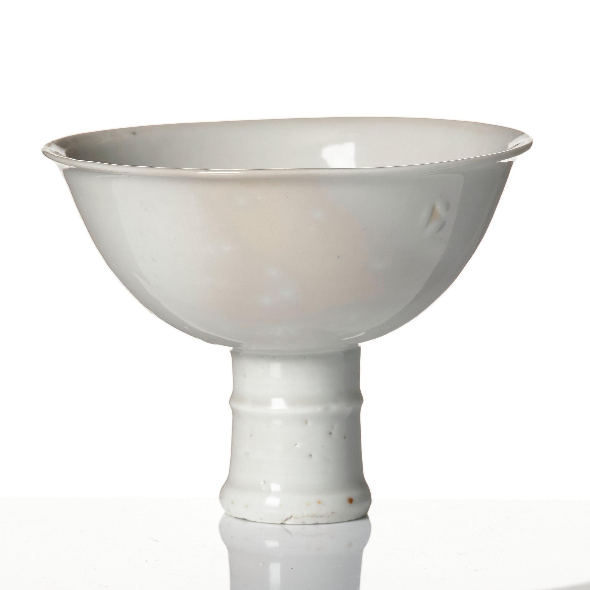 A white glazed anhua decorated stemcup, Ming dynasty (1368-1644).