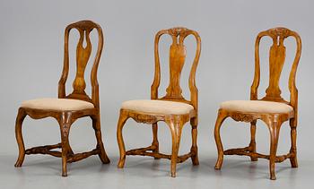 STOLAR, 3 st, varav 2 st Stockholmsarbeten i rokoko, 1700-tal.