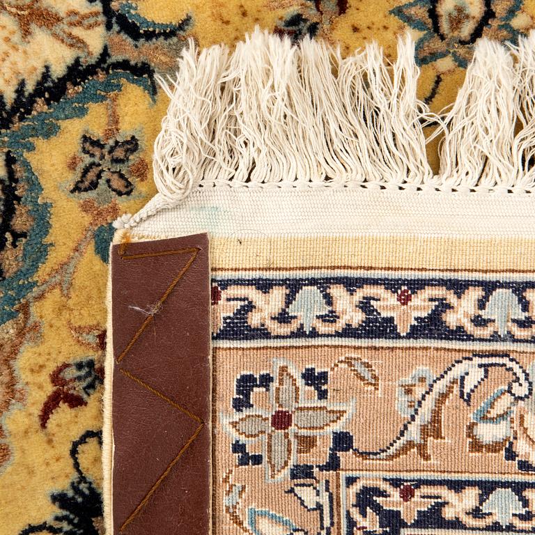 Rug Keshan old, approx. 325x220 cm.