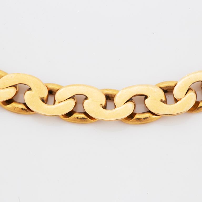 18K gold bracelet.