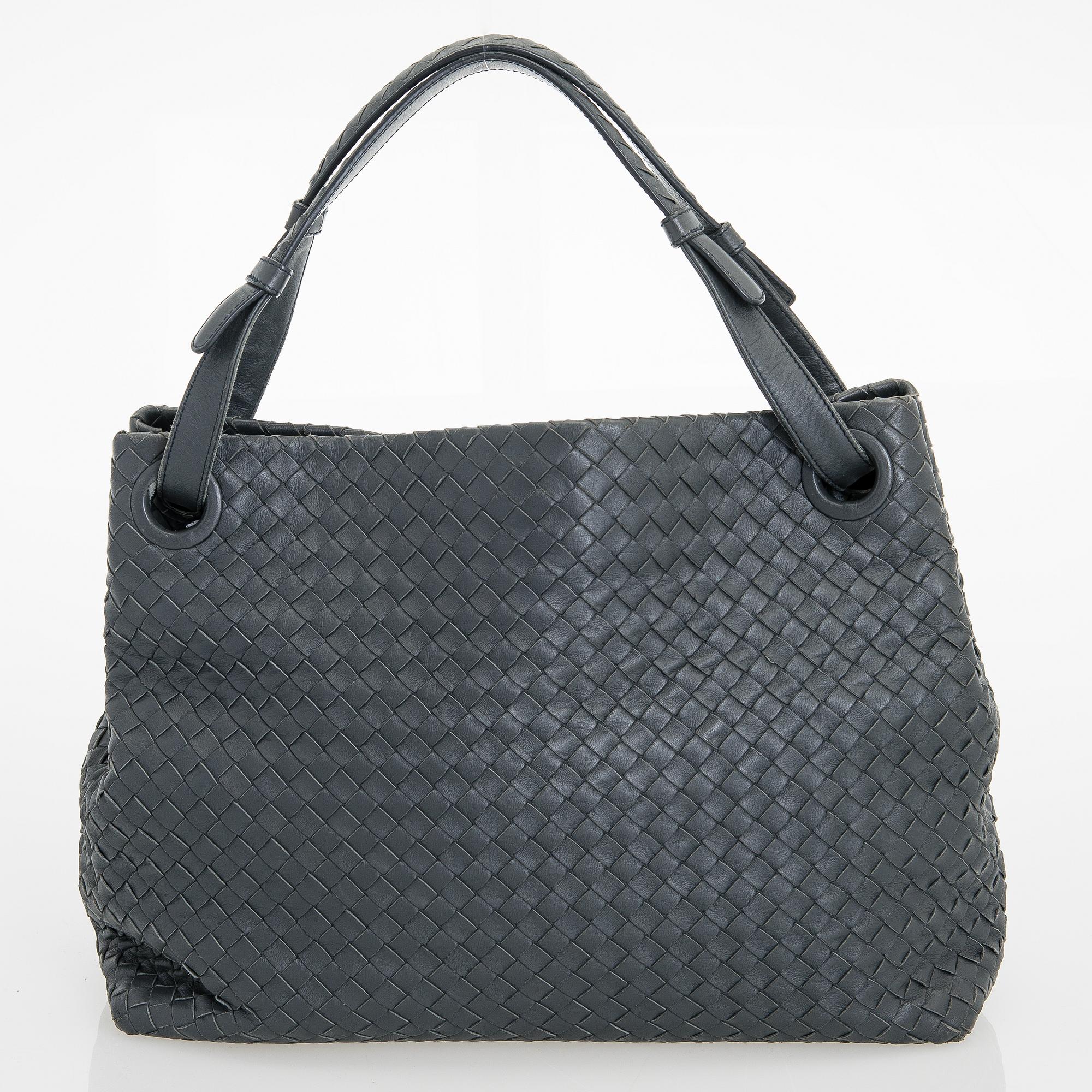 Bottega Veneta, 'Medium Garda' bag.