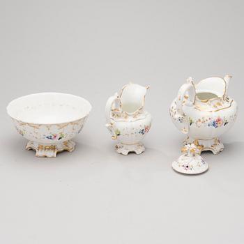 A mid-19th Century 13-piece tea set in porcelain.