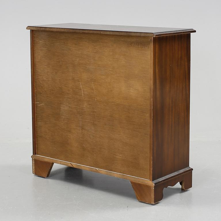 SKÄNK, Engelsk-stil, 1900-talets andra hälft.