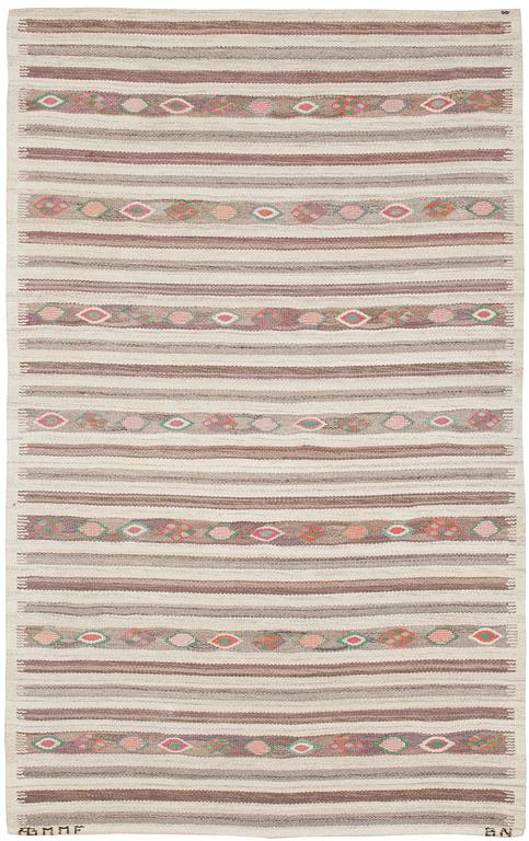 MATTA. "Åkerbär, ljus". Gobelängteknik. 199 x 125 cm. Signerad AB MMF BN.