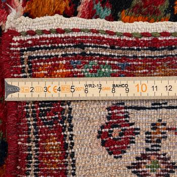 A semi-antique Hamadan runners carpet, 290 x 100 cm.