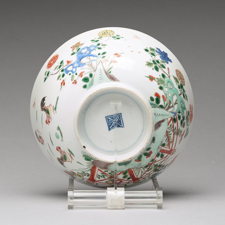 A famille verte bowl, Qing dynasty, Kangxi (1662-1722).