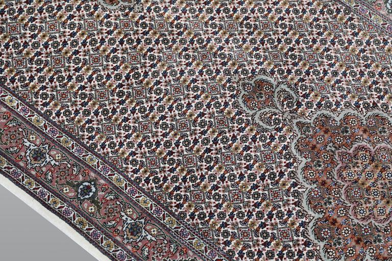 A part silk Tabriz runner, so-called 50 Raj, approx. 313 x 82 cm.