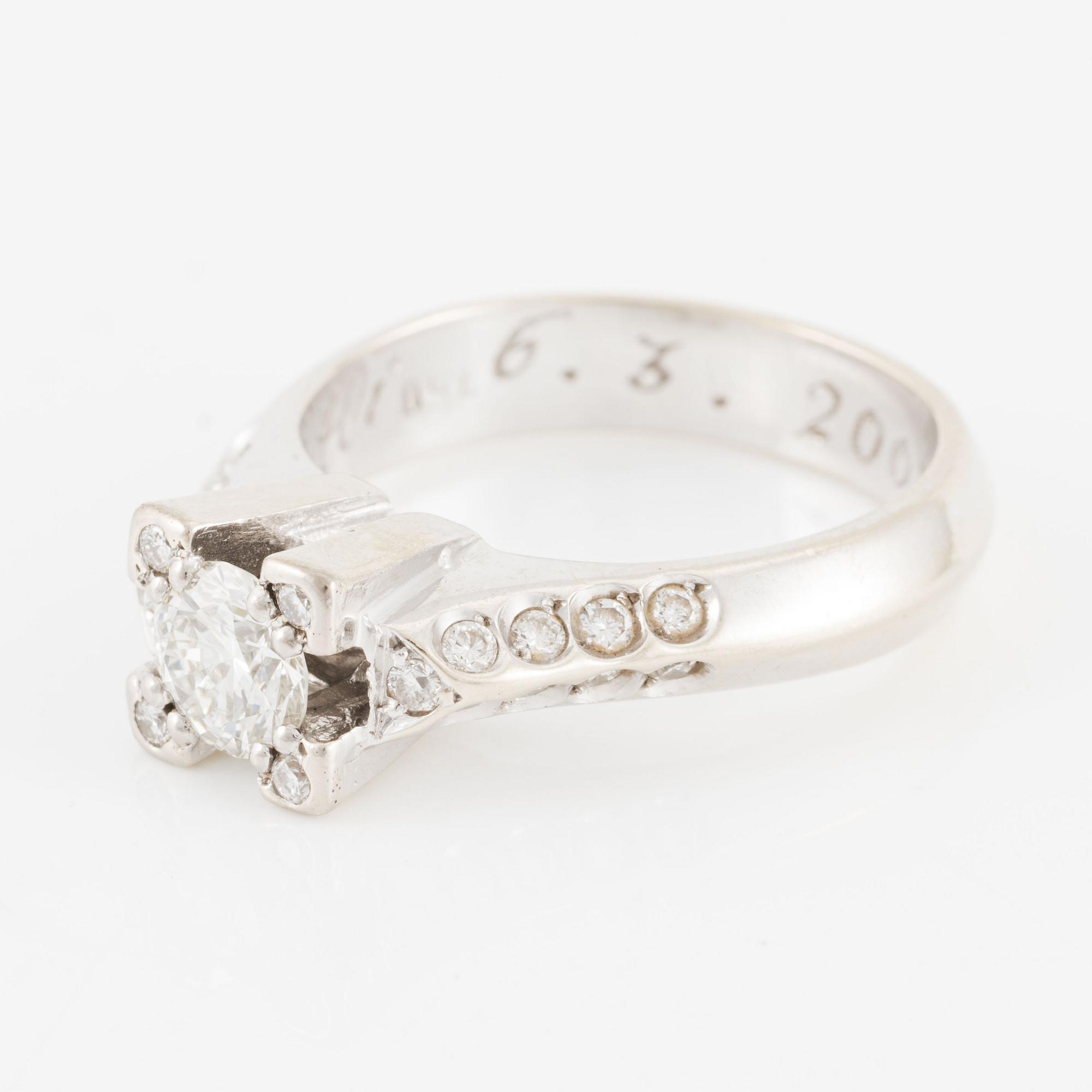 Ring, 18K white gold set with brilliant-cut diamonds.
