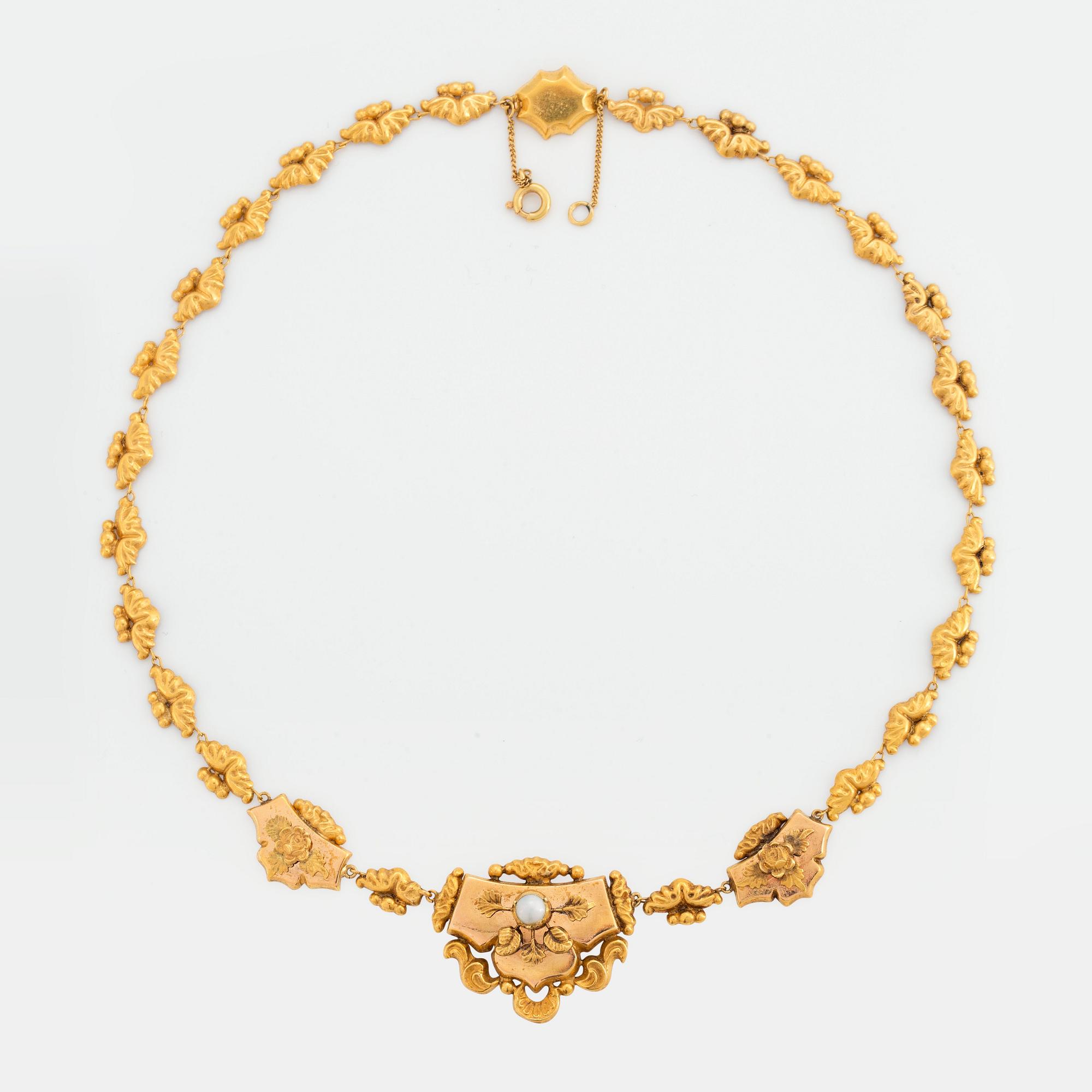 COLLIER med en flodpärla.
