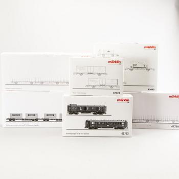 6 Märklin wagon sets.