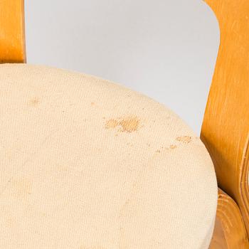 Alvar Aalto, tuoleja 2 kpl,  malli 69 sekä tuoli malli A 65, O.Y. Huonekalu- ja Rakennustyötehdas A.B. 1950-luvun alku.