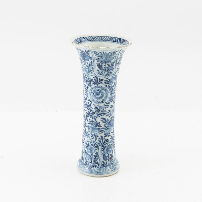Vase, China 18th century porcelain.